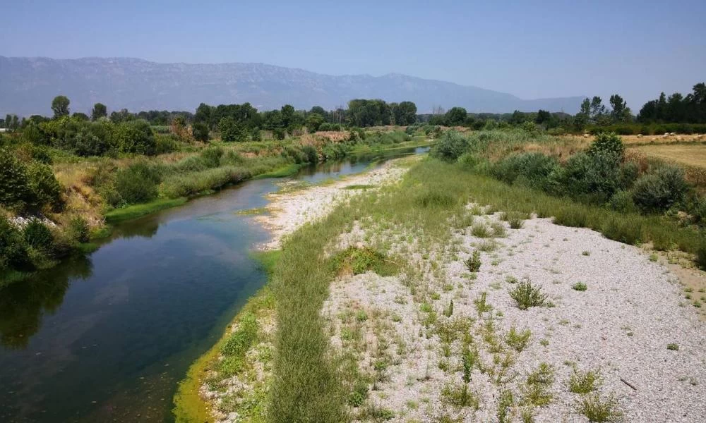 Τρίκαλα: Μειώθηκε κατά πολύ η στάθμη του Πηνειού ποταμού